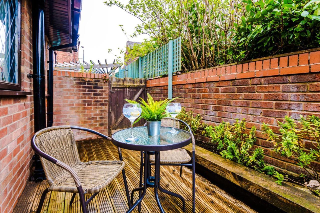 Sunshine Cottage By Happy Sunshine Stay Golborne Exterior photo